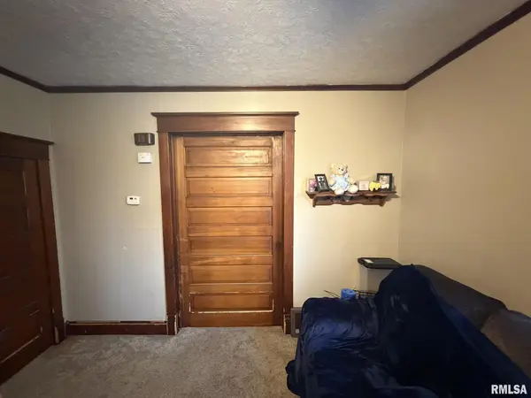 453 E LOCUST ST, Canton, IL 61520