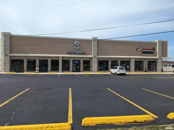 216 N MAIN ST #D, Creve Coeur, IL 61610