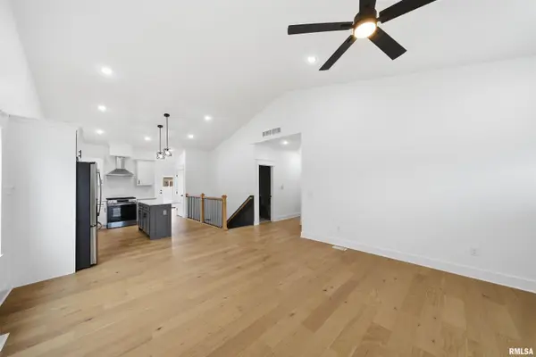 1303 W HILLCREST DR, Chillicothe, IL 61523