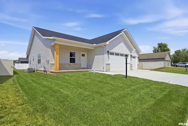 1303 W HILLCREST DR, Chillicothe, IL 61523