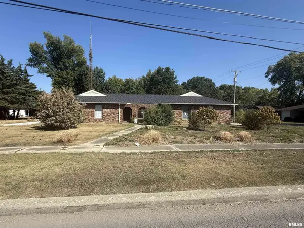 808 S VICTOR ST, Christopher, IL 62822