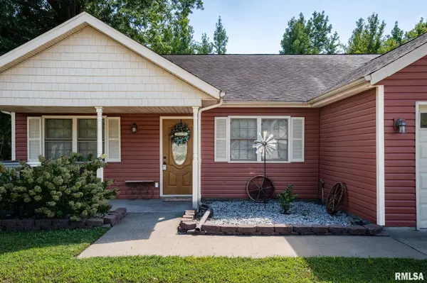 307 Noah LN, Carterville, IL 62918