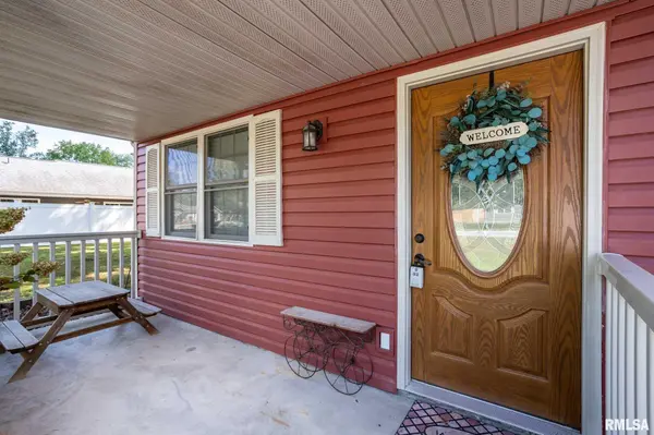 307 Noah LN, Carterville, IL 62918