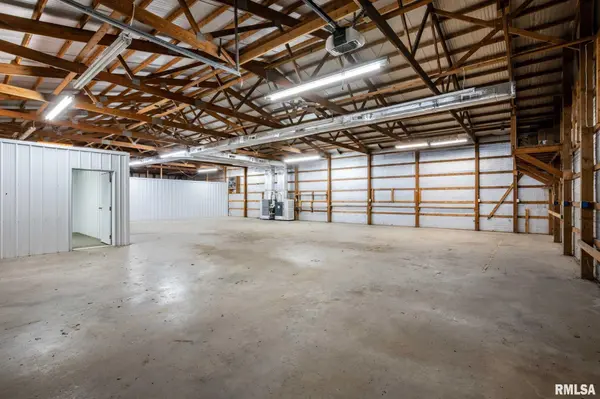2672 Ken Gray BLVD, West Frankfort, IL 62896