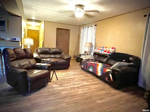 225 ARROWHEAD DR, Goreville, IL 62939