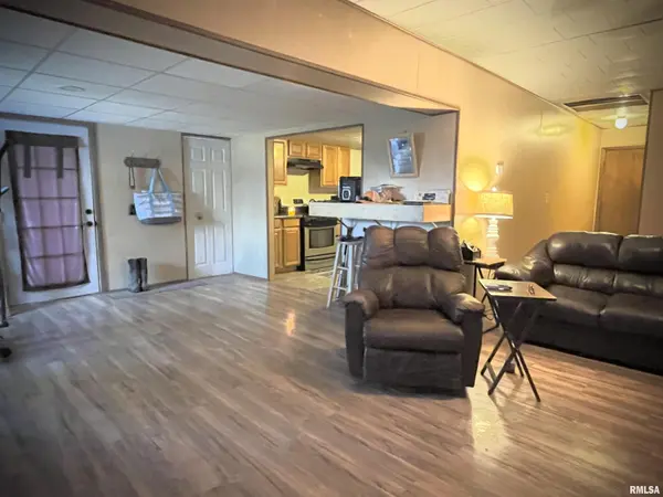 225 ARROWHEAD DR, Goreville, IL 62939