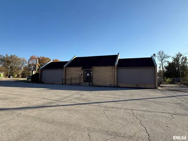 905 S PARK ST, Herrin, IL 62948