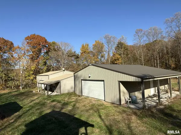 880 S Rocky Comfort RD, Makanda, IL 62958
