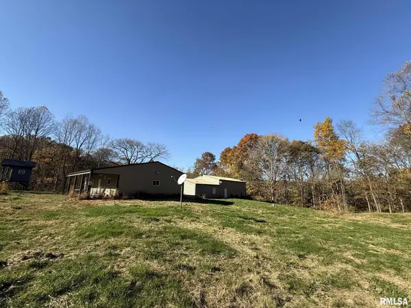 880 S Rocky Comfort RD, Makanda, IL 62958