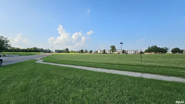 000 Halfway RD, Marion, IL 62959