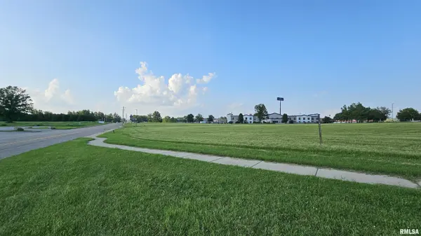 000 Halfway RD, Marion, IL 62959