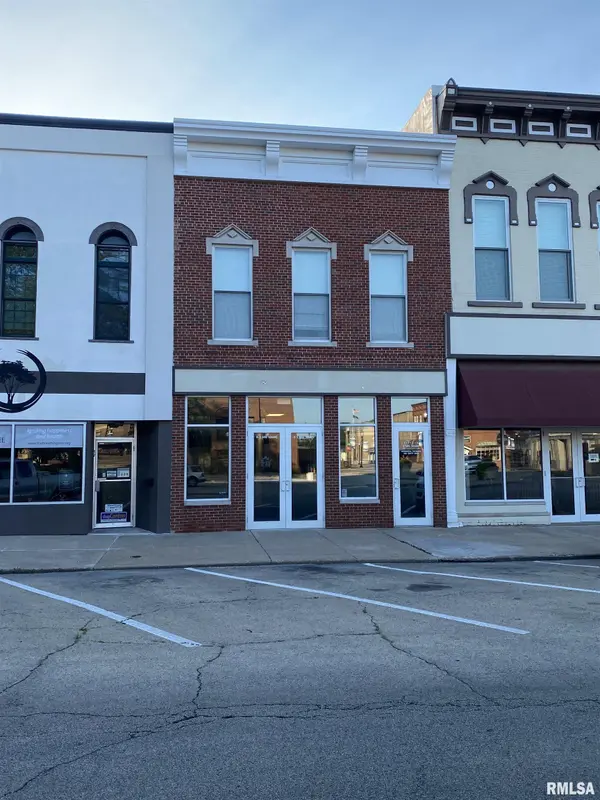 15 E SIDE SQ, Canton, IL 61520