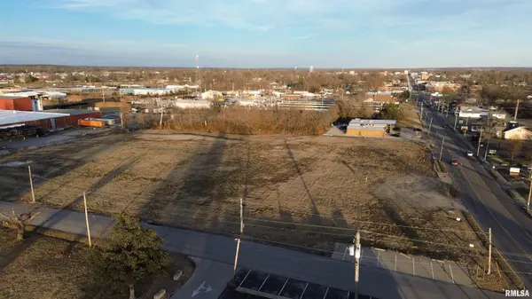 103 N 4TH ST, Marion, IL 62959