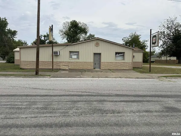 106 S BUSH ST, Hurst, IL 62949