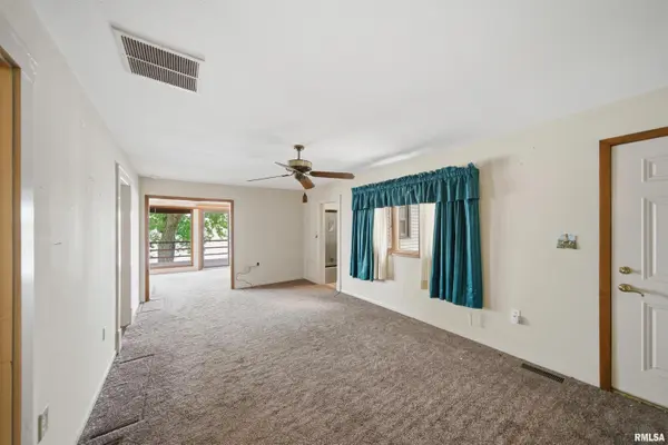4222 N GALENA RD, Peoria, IL 61614