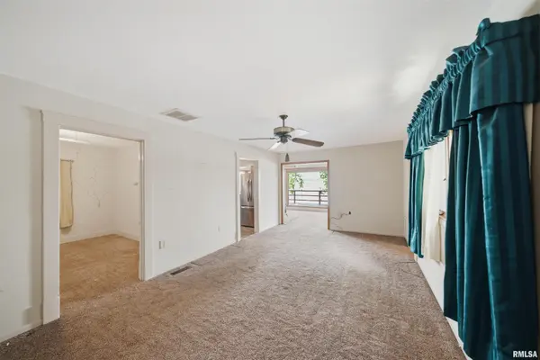 4222 N GALENA RD, Peoria, IL 61614