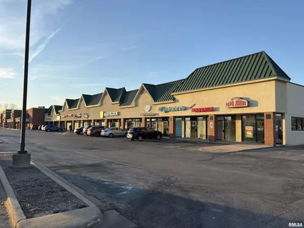 1631 N BROADWAY ST, Pekin, IL 61554