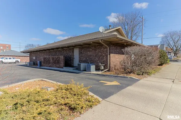 725 S 14TH ST, Pekin, IL 61554