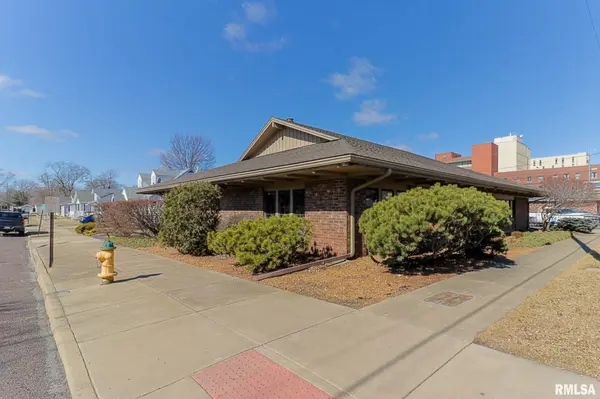 725 S 14TH ST, Pekin, IL 61554