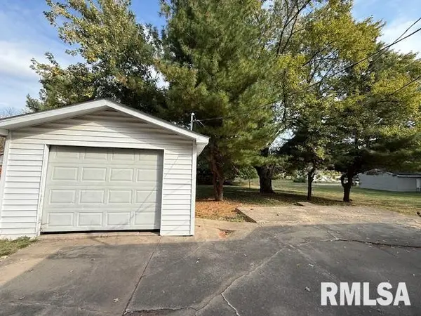 421 S MCARTHUR ST, Macomb, IL 61455