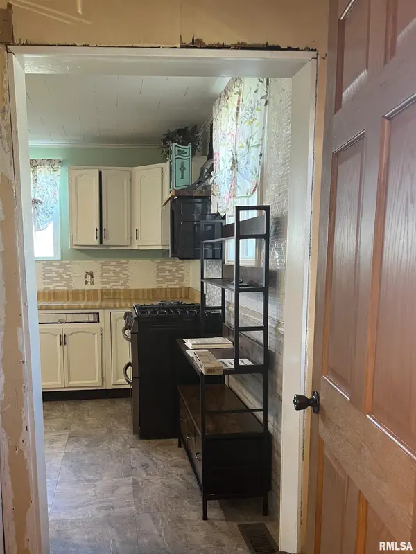 1012 STATE ST, Eldorado, IL 62930