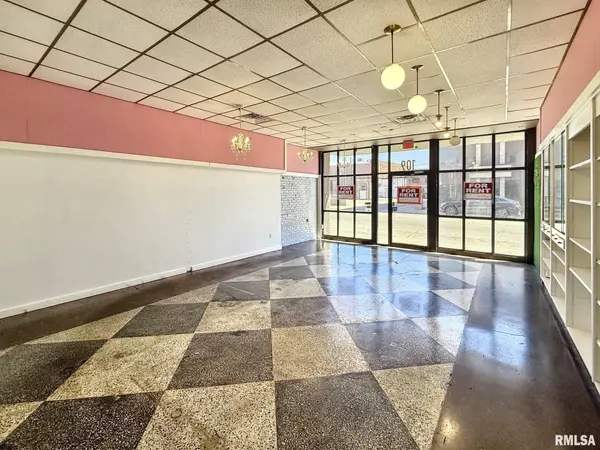109 W MONROE ST, Herrin, IL 62948
