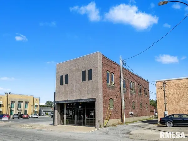 109 W MONROE ST, Herrin, IL 62948