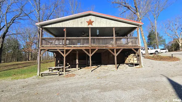 2 Camp Thirsty LN, Simpson, IL 62985