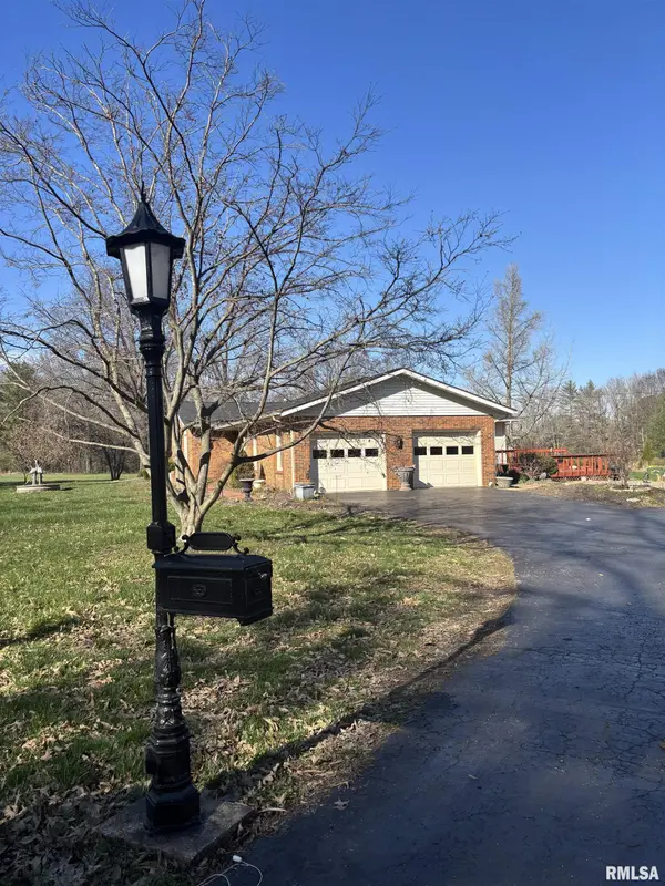 3 Brock LN, Murphysboro, IL 62966