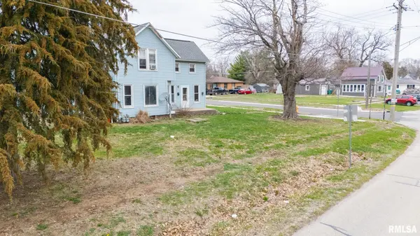 413 W FORT ST, Farmington, IL 61531