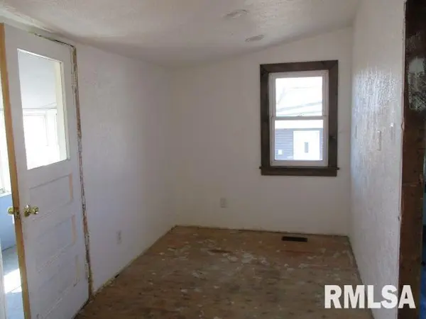 217 N BROAD ST, Lacon, IL 61540-1203