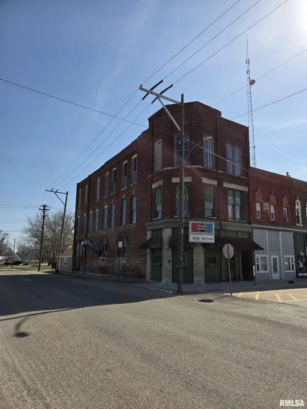 134 E MARKET ST, Colchester, IL 62326
