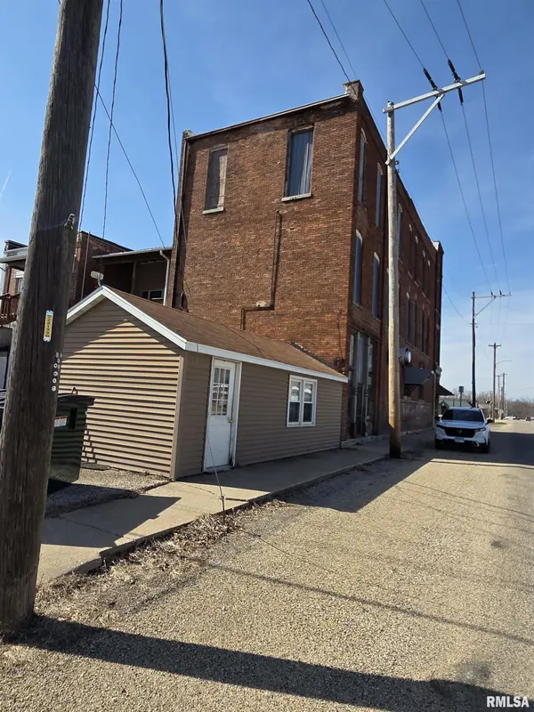 134 E MARKET ST, Colchester, IL 62326