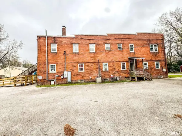910 W SYCAMORE ST, Carbondale, IL 62901