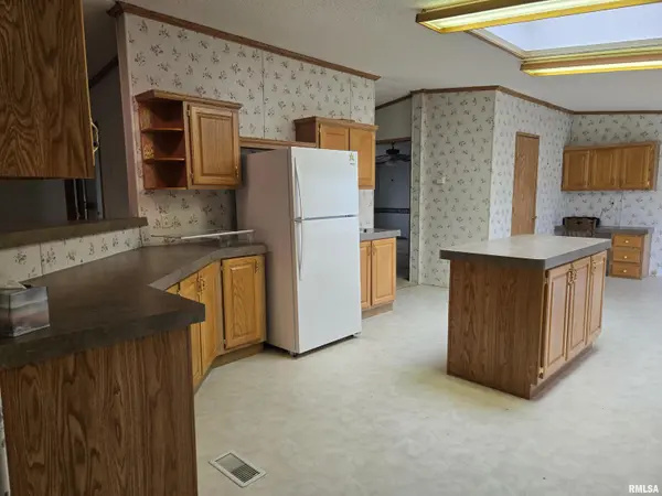 201 W 3RD AVE, La Harpe, IL 61450