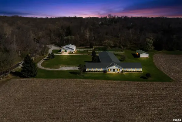 221 W SINGING WOODS RD, Chillicothe, IL 61523