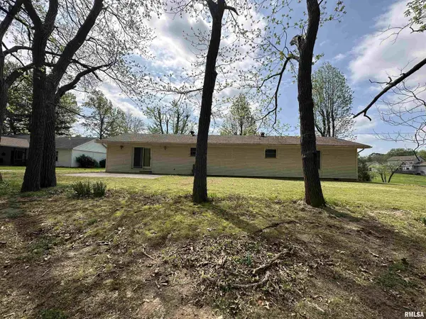 127 Weisbrook LN, Carterville, IL 62918