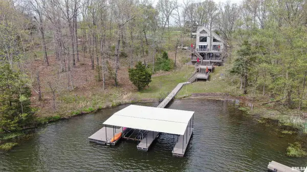 135 E Cut Off RD, Creal Springs, IL 62922