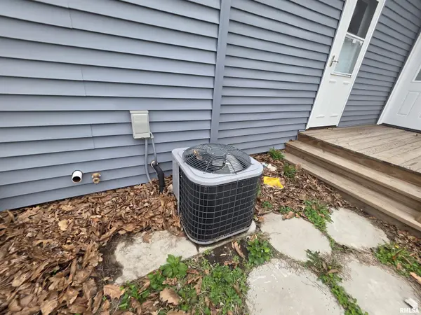 435 N AVENUE B, Canton, IL 61520