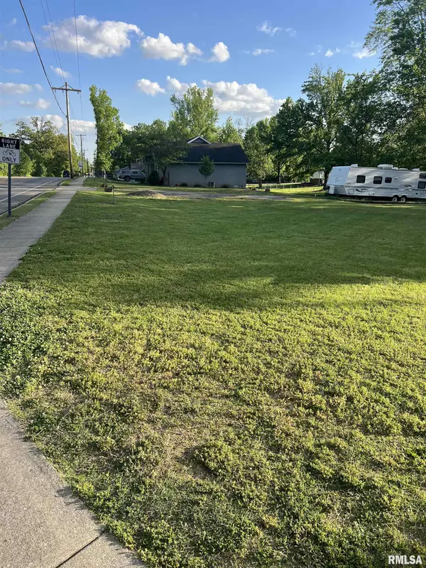 1001 W GRAND AVE, Carterville, IL 62918