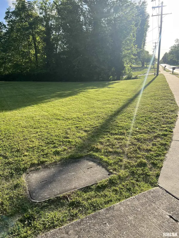 1001 W GRAND AVE, Carterville, IL 62918