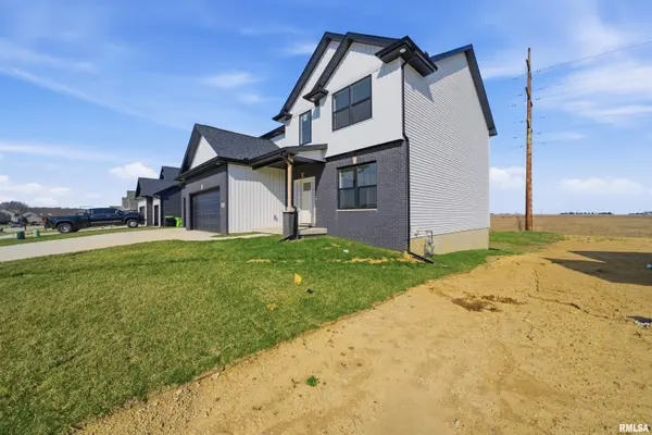 1617 RUSTIC OAK DR, Washington, IL 61571