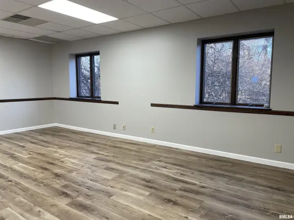 5113 N EXECUTIVE DR #Micro Suite 105B, Peoria, IL 61614