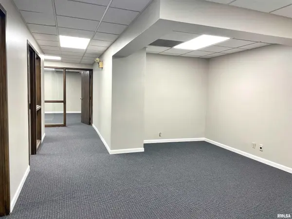 5113 N EXECUTIVE DR #Micro Suite 106E, Peoria, IL 61614