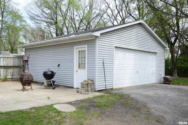 325 S WHITE ST, Macomb, IL 61455