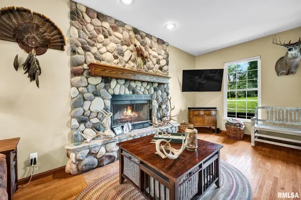 150 KNOLLCREST CIR, Dahinda, IL 61428