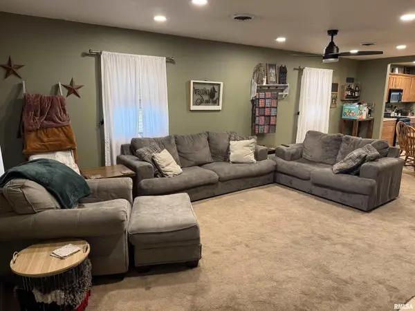 301 N VICTOR ST, Christopher, IL 62822