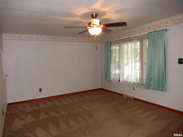 741 BOBBY AVE, Macomb, IL 61455