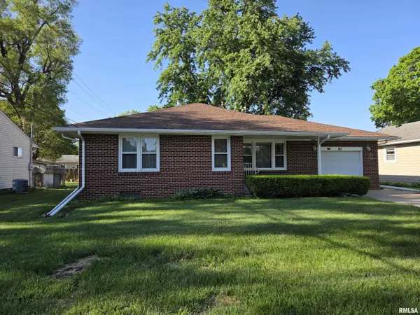 741 BOBBY AVE, Macomb, IL 61455