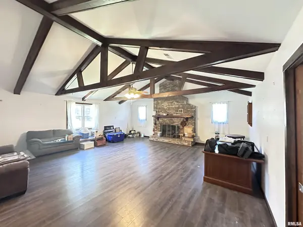 1500 Cobden School RD, Cobden, IL 62920